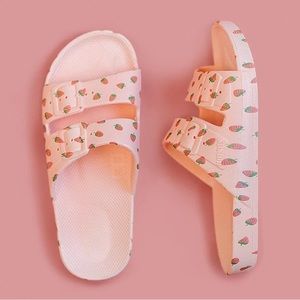 NWOT Jilly Box Freedom Moses Sandals